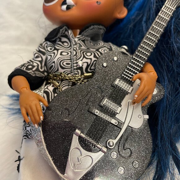 LOL Surprise OMG Downtown BB Fashion Doll Blue Hair (SKU: 320TO) - Picture 9 of 16